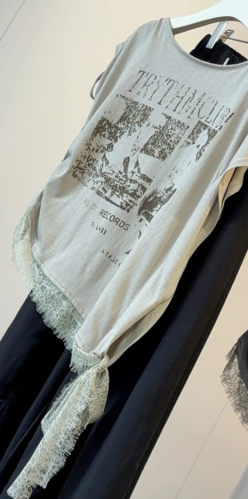 Vintage Printed Lace-Hem Short-Sleeve T-Shirt