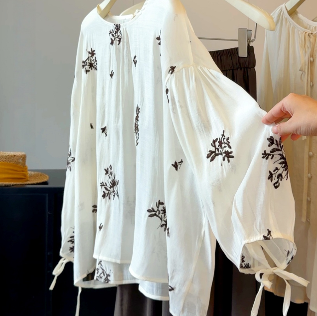 Lightweight Cotton-Linen Sun-Protection Shirt with Relaxed Long Sleeves